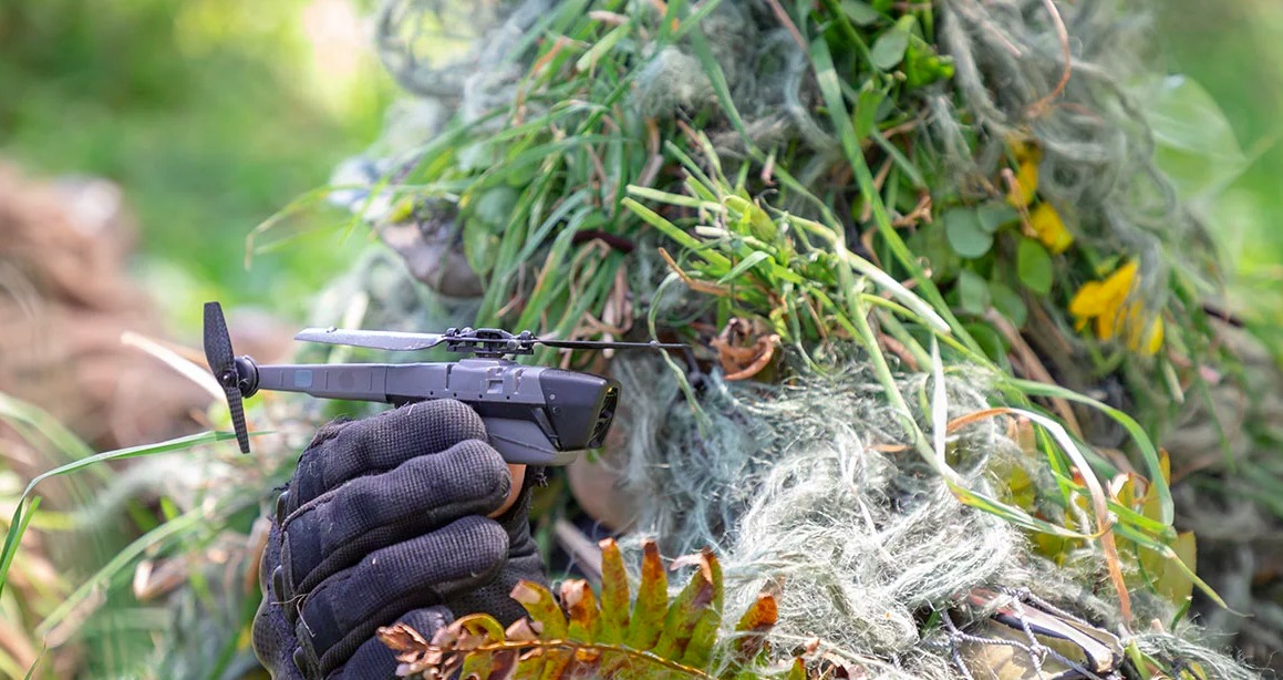L'armée britannique commande des drones Black Hornet.