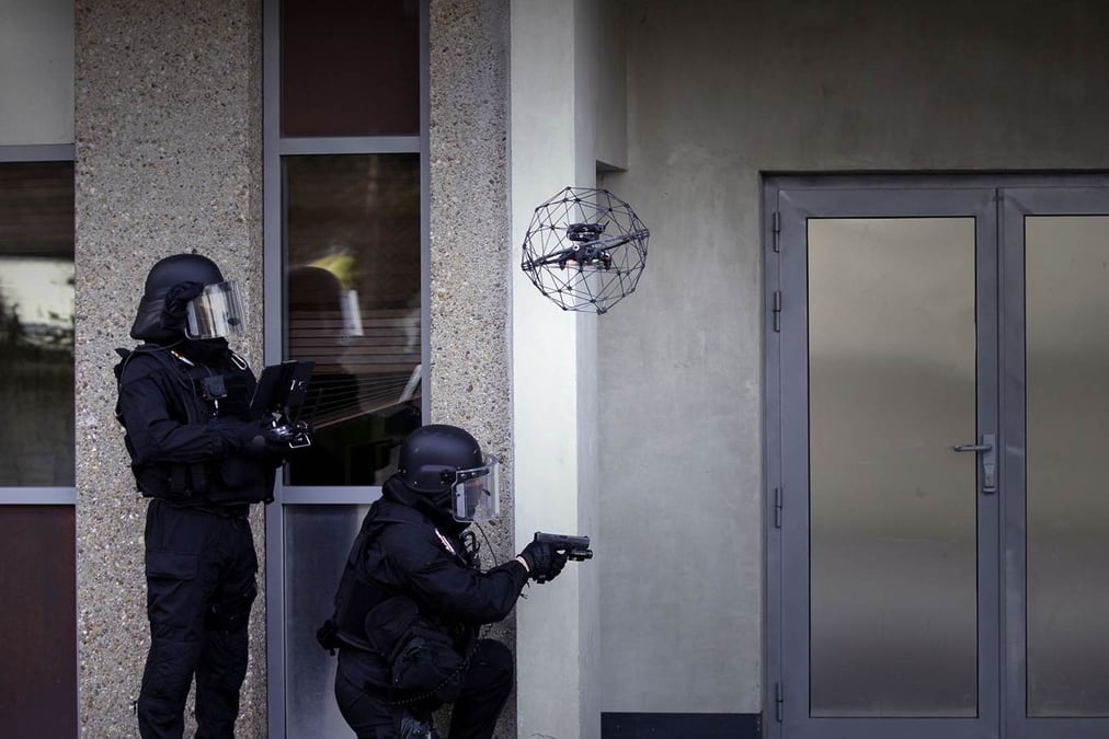 Le drone Elios permet de sécuriser les interventions du RAID.