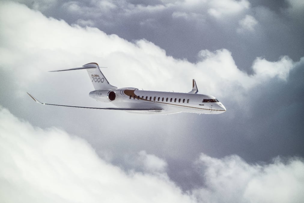 Le Bombardier Global 7000 dispose d'une autonomie de 7 700 nautiques, soit 14 260 km à Mach 0,85 avec 8 passagers.