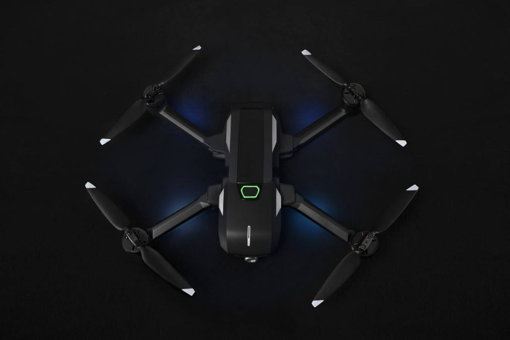 Le Mantis-Q est également un drone pouvant être piloté grâce à des commandes vocales.