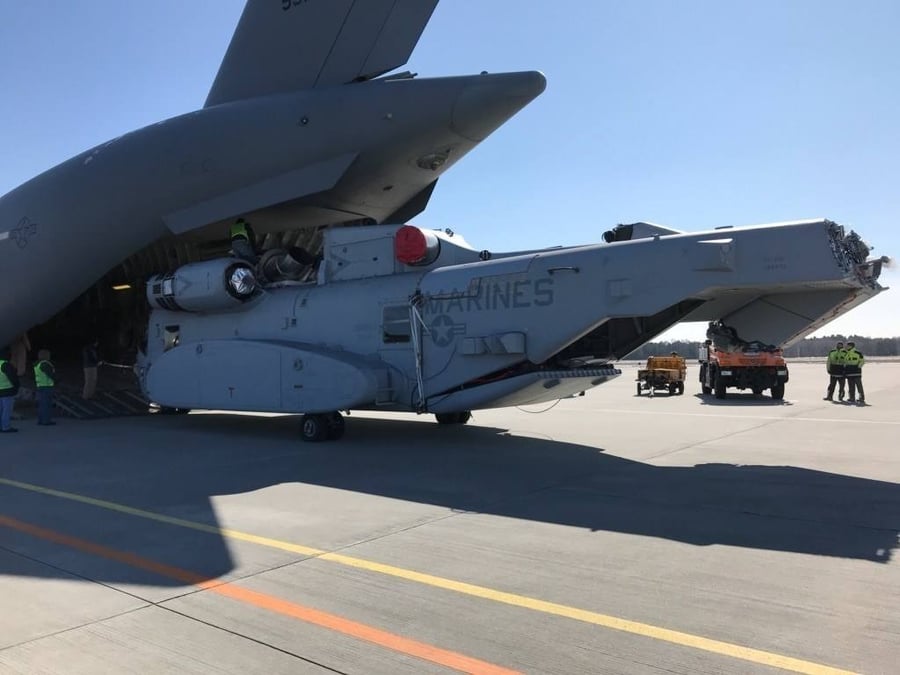 Le CH-53K a été transporté en Allemagne en C-17.