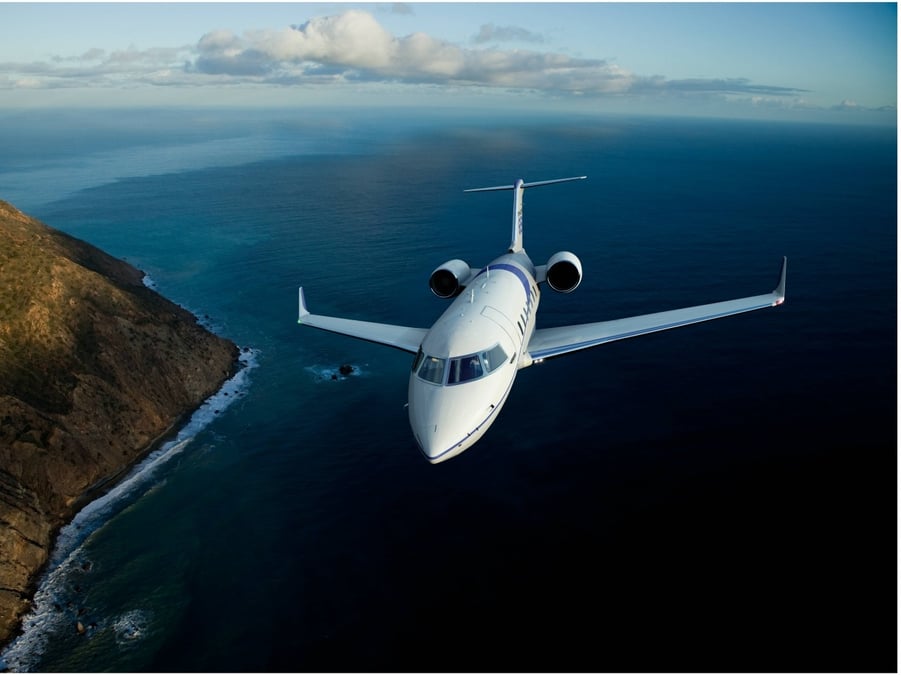 Les Bombardier Challenger 300 et 604 pourront bénéfcier du système de navigation de surface futur (FANS) sur le matériel Iridium, une technologie qui facilite la communication des pilotes avec les contrôleurs aériens et permet aux avions d’assurer certain