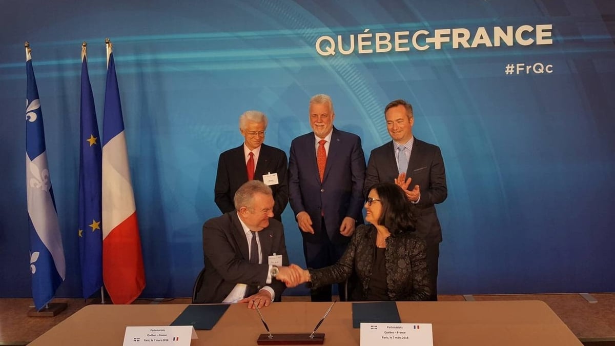 Poignée de main entre Pierre Bourlot, délégué général du Gifas, et Suzanne Benoit, présidente d'Aéro Montréal.