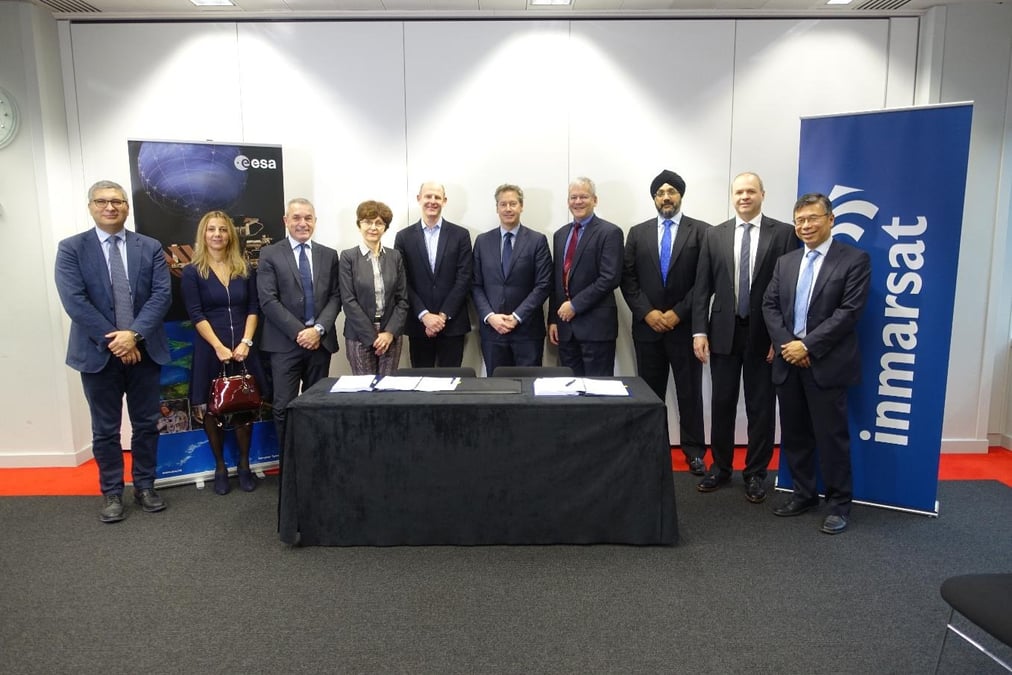 Les signataires de l'accord entre l'ESA et Inmarsat. Thales est aussi dans la boucle.