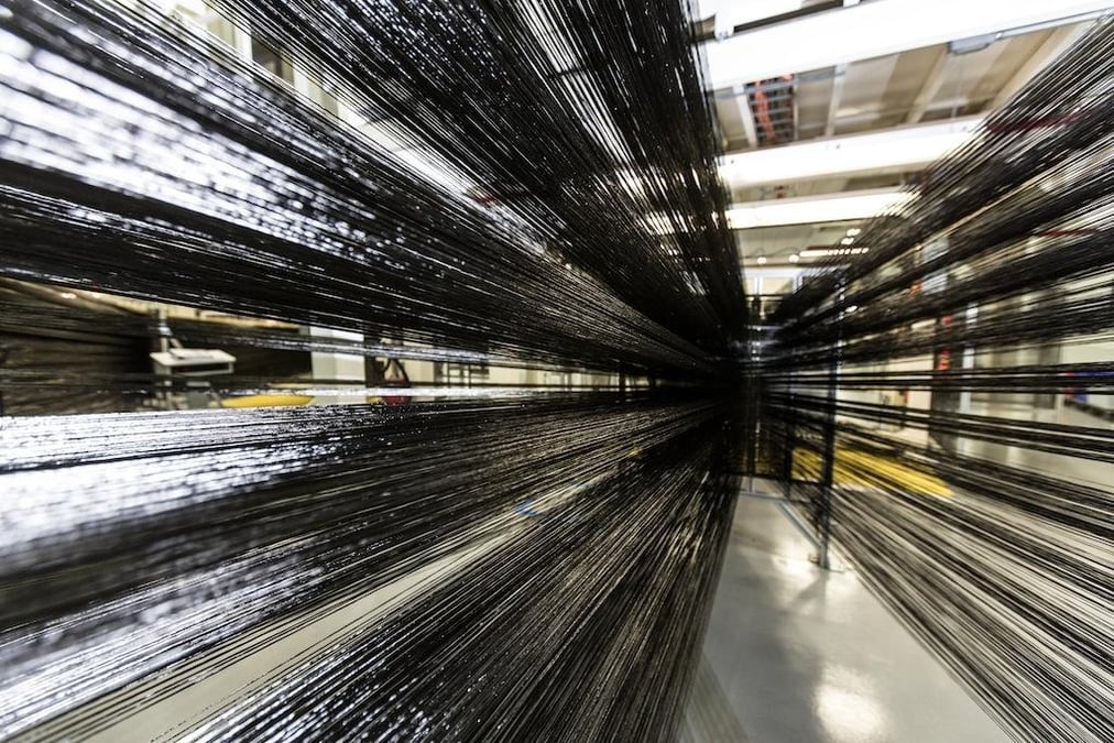 Métier à tisser les aubes en composites de l'usine Safran.