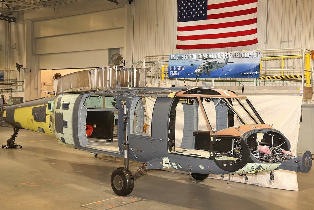 Le premier HH-60W est en cours d'assemblage.