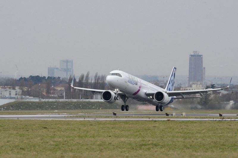 Pour Airbus, le marché medium regroupe mono-couloirs à rayon d'action étendu et bi-couloirs de moindre capacité.