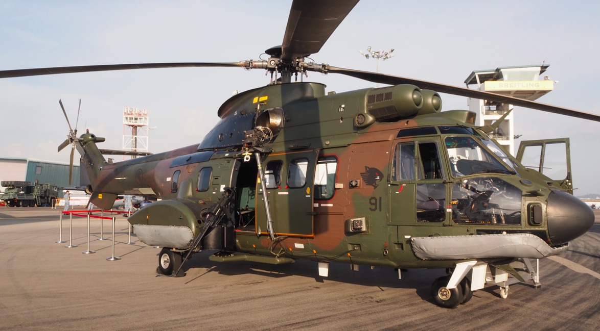 Le Super Puma de la RSAF dispose d'importants moyens d'autoprotection