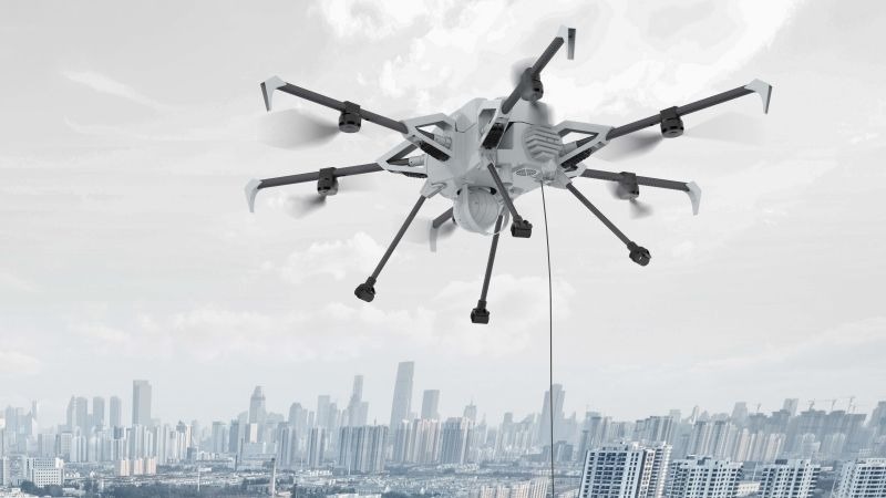 La solution de drones filaires d'Elistair permettent de conduire des missions de surveillance illimitée dans le temps.