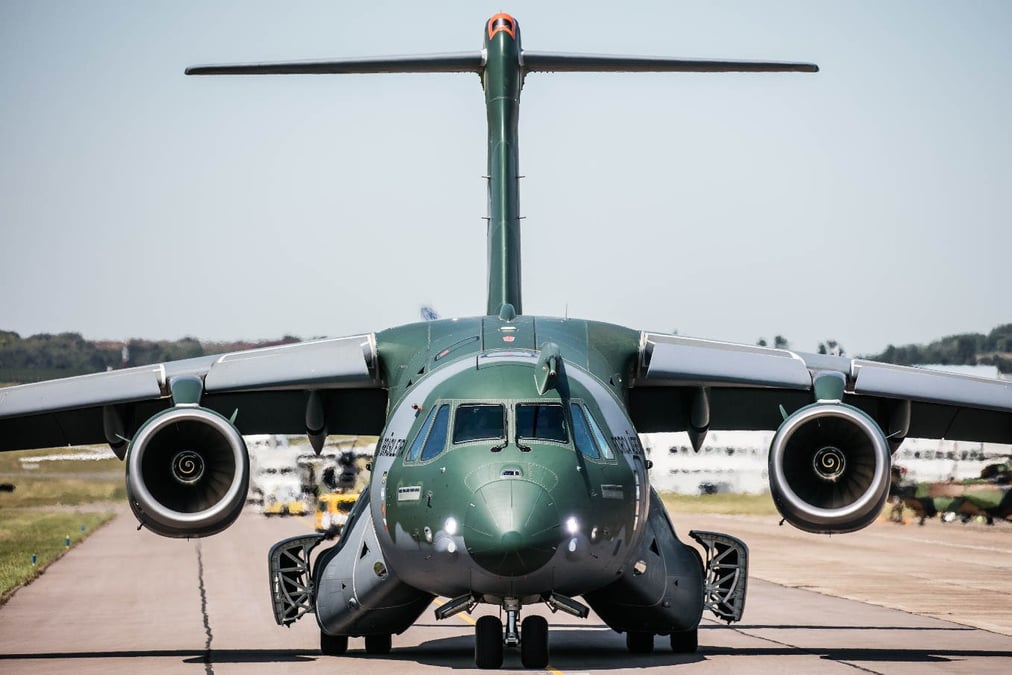 Le premier KC-390 dédié aux essais en vol a fait son retour après un incident ayant entraîné l'appareil au-delà de son enveloppe de vol, sans dommages structuraux selon son constructeur.