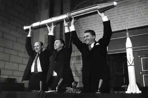 De g. à d. : William Pickering, James van Allen et Wernher von Braun