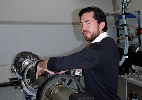 Vincent Jager teste, mesure et valide tous les sous-ensembles d'un missile chez MBDA.