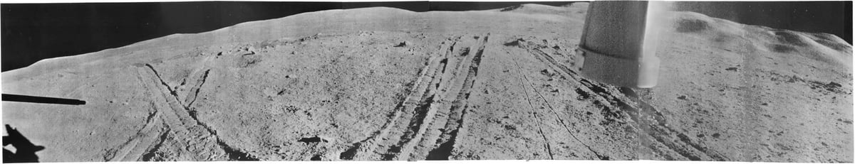 Panorama lunaire réalisé par la mission Luna 21