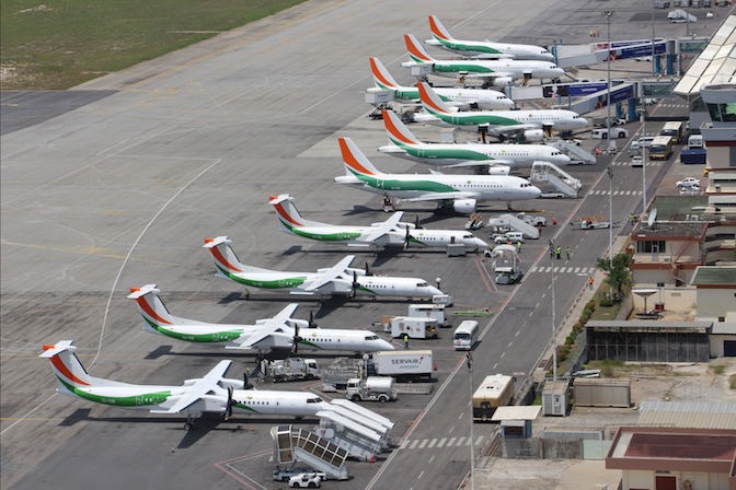 Air Côte d'Ivoire exploite un mixte Airbus A320ceo et Bombardier Q400.