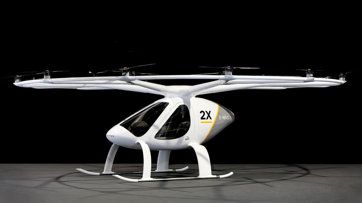 Le Volocopter 2X a transporté son premier passager officiel, le pdg d'Intel Brian Krzanich, dans le cadre d'un vol avec pilotage à distance.
