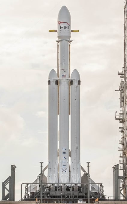 Le Falcon Heavy, érigé sur son pas de tir, le 28 décembre dernier