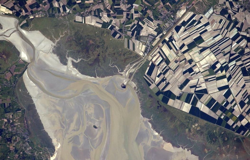 Le Mont Saint-Michel, vu depuis l'ISS