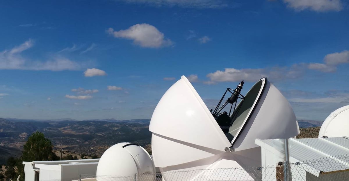 GEOTracker permet d'établir la situtation spatiale sur l'orbite géostationnaire.
