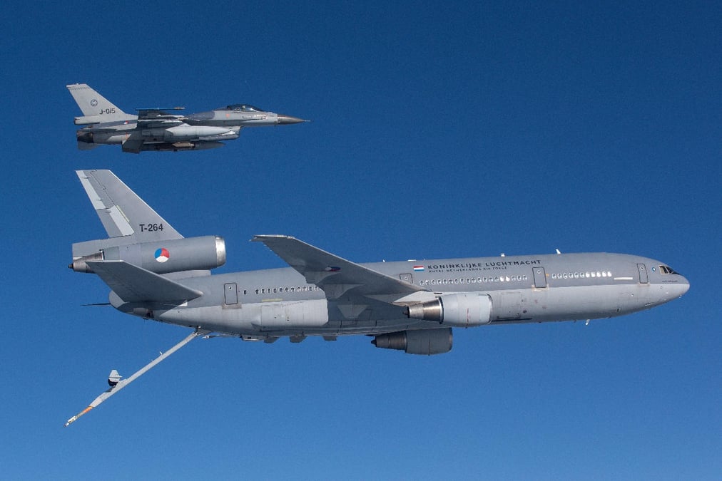 Les Pays-Bas participent à ces exercices avec leurs F-16 et KDC-10