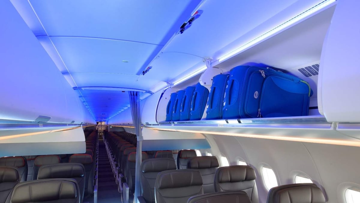 Les nouveaux "XL bins" des A321neo permettent de ranger de côté plus de quatre bagages.