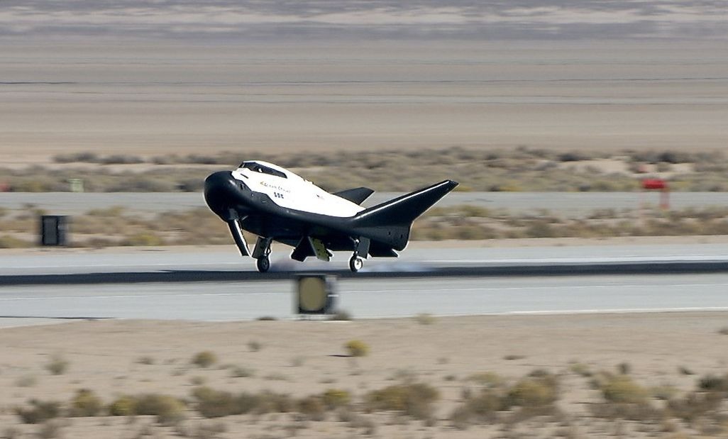 Largué à 3 750 m d'altitude, l'avion spatial s'est posé après 60 secondes de vol plané.