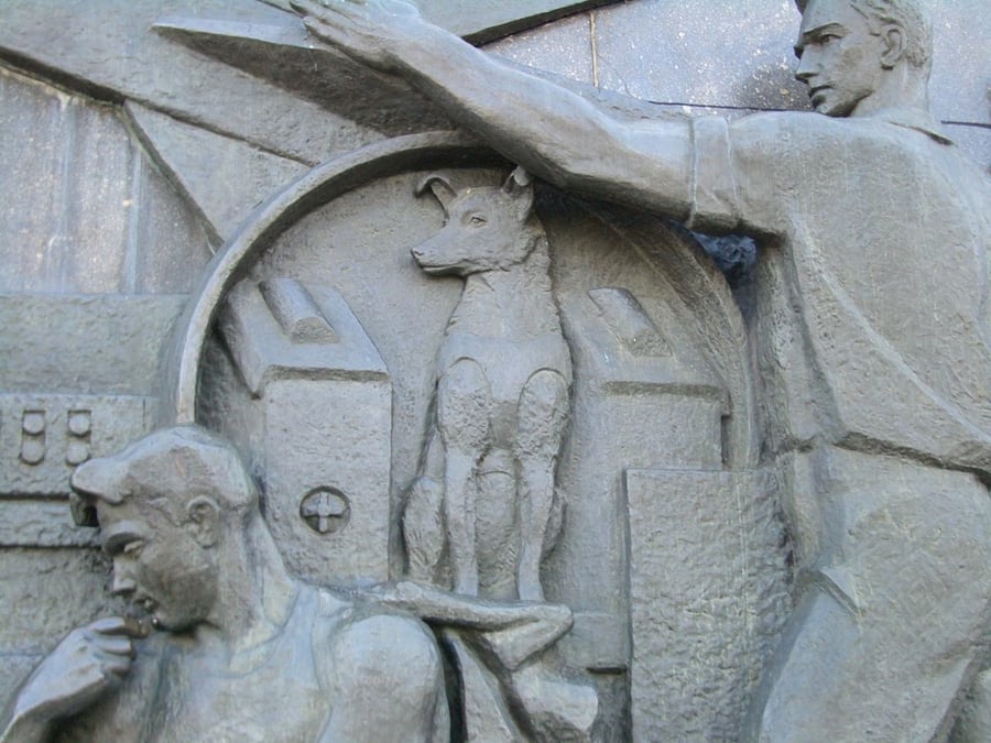 Monument Tsiolkovsky à Moscou - Détail du bas-relief