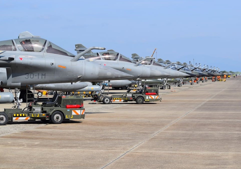 Le général Lanata demande 215 avions de chasse pour l'armée de l'Air.