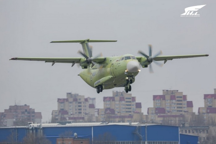 L'Iliouchine IL-112V lors de son premier vol effectué le 30 mars 2019 à Voronej, en Russie.