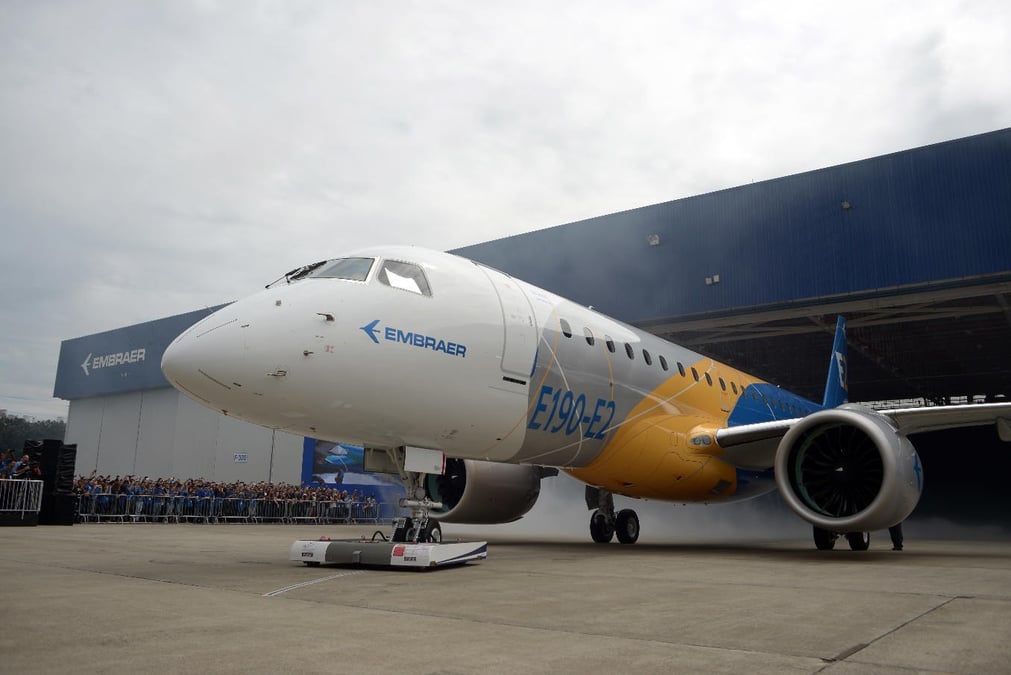 L'Embraer E190-E2 lors de son roll out. L'appareil sera mis en service au sein de la compagnie norvégienne Widero le 24 avril 2018.