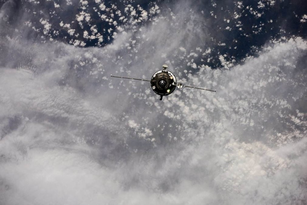 Le Progress MS 07 à l'approche, photographié depuis l'ISS par le Russe Sergueï Riazanski