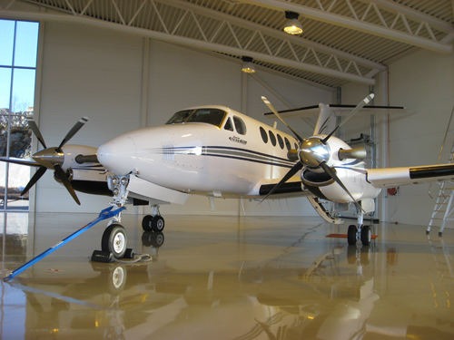 Spécialisée dans les vols affrétés, Skyjet exploite des KingAir 100/200 et Beech 1900D.