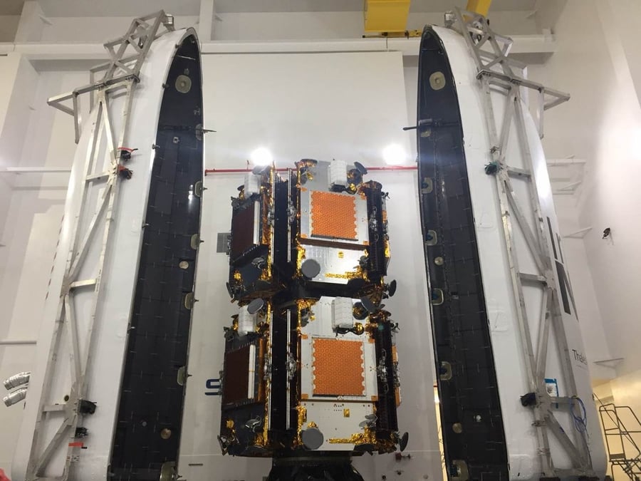 Encapsulage d'un lot de satellites