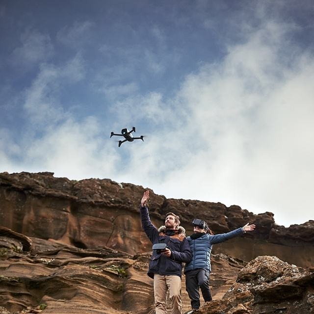 Le drone Bebop 2 Power peut être utilsé avec des lunettes immersives.
