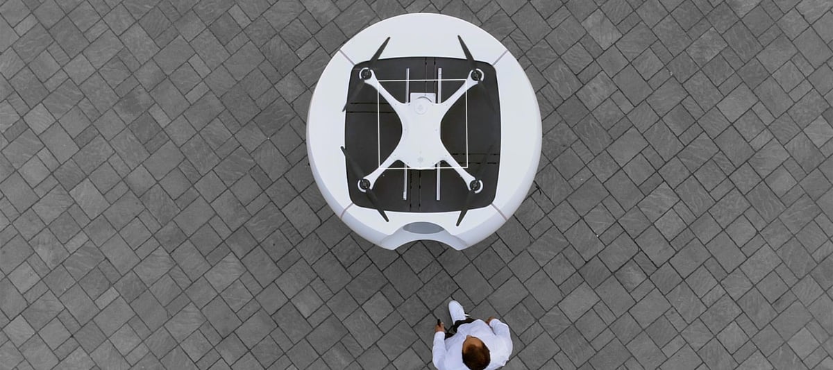 Le drone M2 de Matternet permet de livrer des échantillons médicaux entre deux stations sol, installées sur deux hopitaux suisses.
