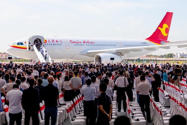 Tianjin Airlines a réceptionné le premier Airbus A330 sorti du nouveau centre de livraisons.