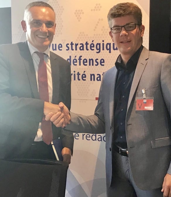 De gauche à droite : Arnaud Danjean et Cédric Perrin.