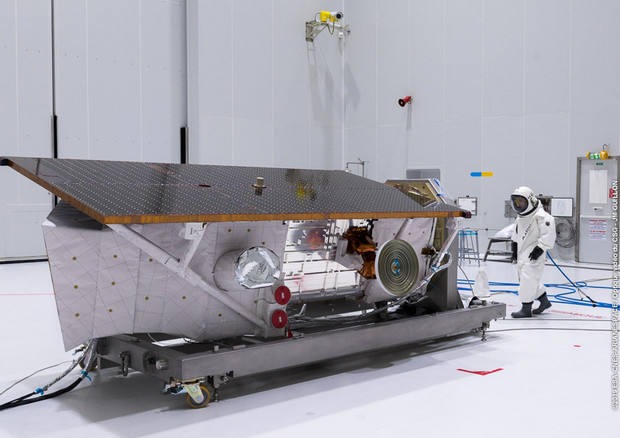 Préparatifs du satellite au Centre spatial guyanais