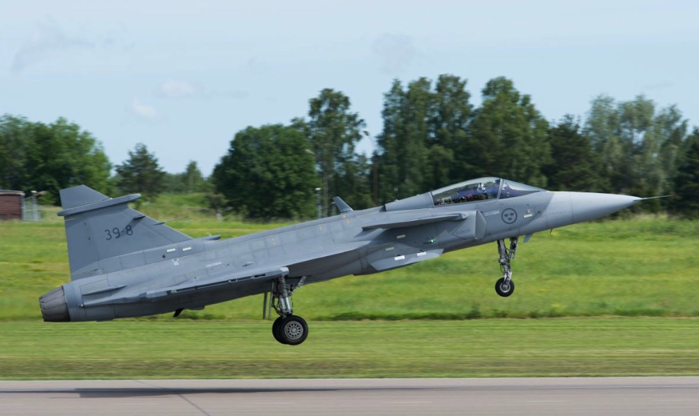 Gripen E first flight.