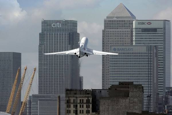 Falcon 8X at London City airport