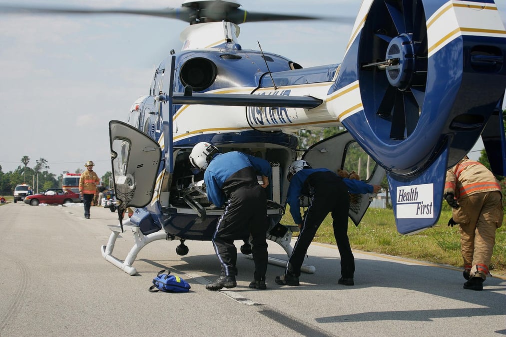 Le H135 est un hélicoptère très utilisé pour les services médicaux d'urgence.