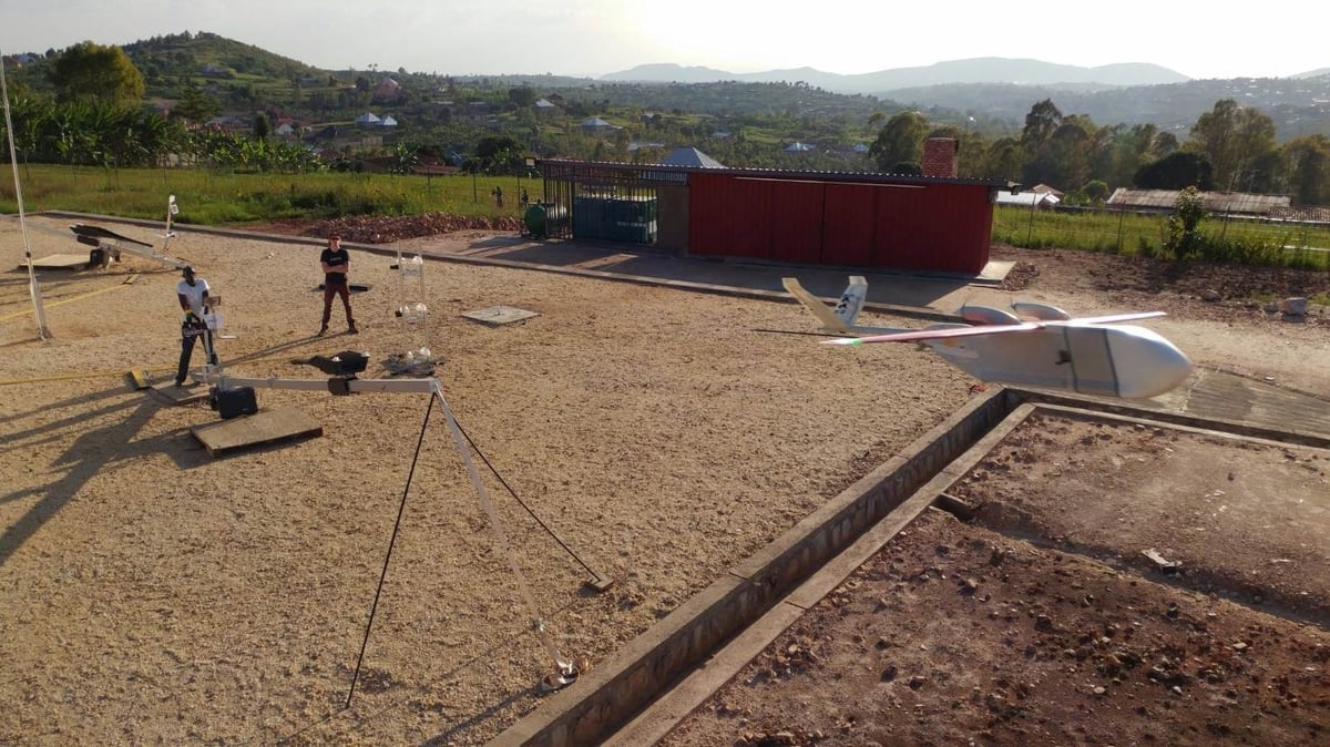 Les drones de Zipline sont propulsés grâce à une catapulte.
