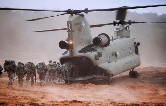Trois premiers Chinook vont être portés au standard Bk II.