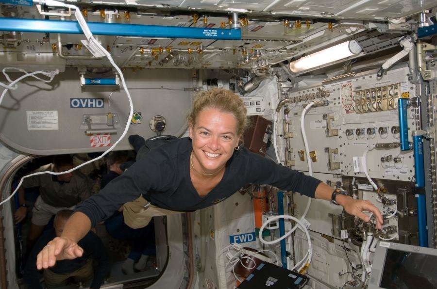 Julie Payette à bord de l'ISS lors de la mission STS-127 (15-31 juillet 2009).