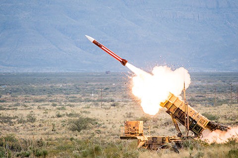 La Roumanie se dote de systèmes de missiles sol-air Patriot.