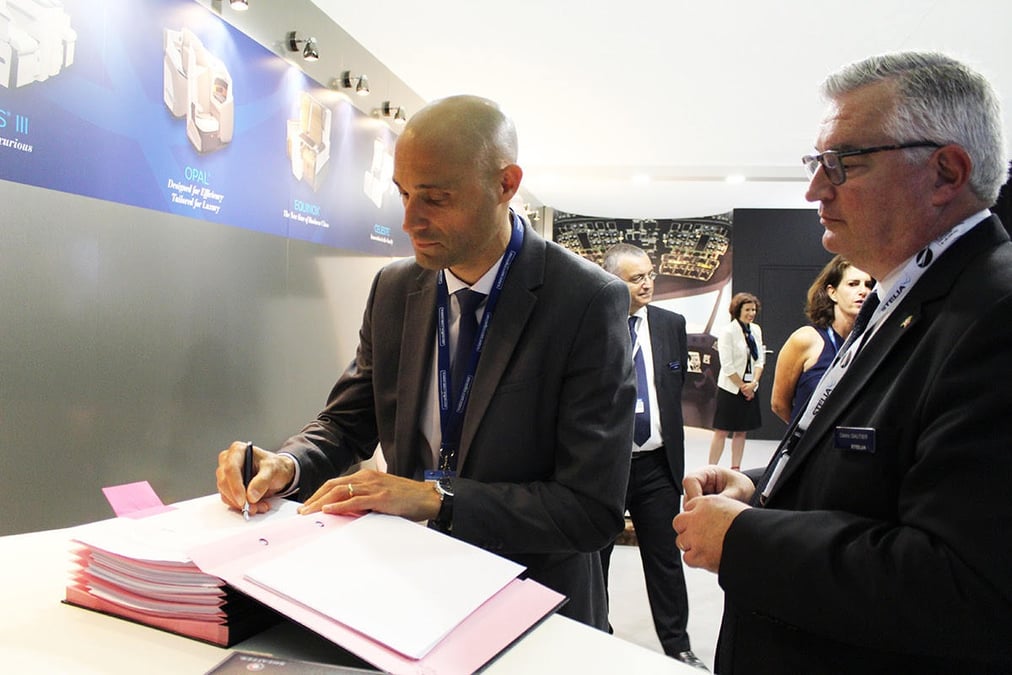 De gauche à droite : Arnaud de Ponnat, président du groupe Mecachrome; et Cédric Gautier, président de Stelia Aerospace.
