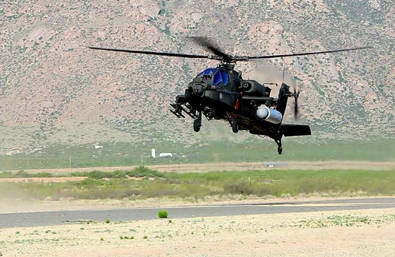 Un Apache a été équipé d'une nacelle avec une arme laser.