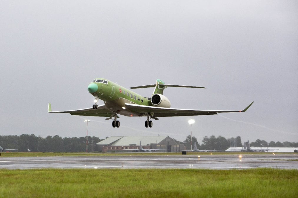 Le quatrième Gulfstream G600 a effectué son premier vol le 21 juin. Un cinquième appareil d'essais est actuellement en cours d'assemblage final.