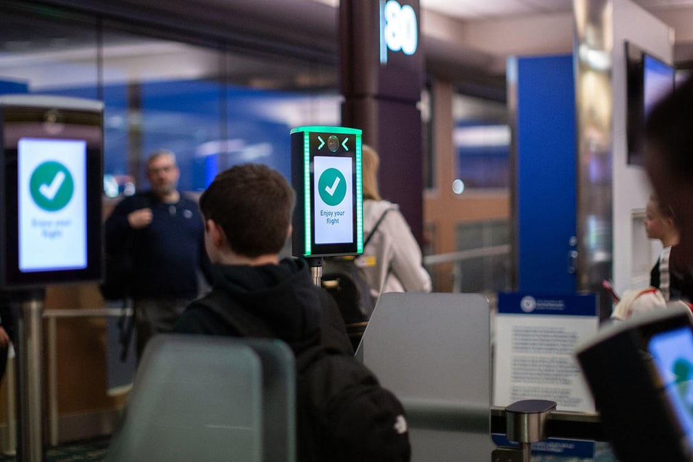 Les portes automatisées d'embarquement du système Smart Path