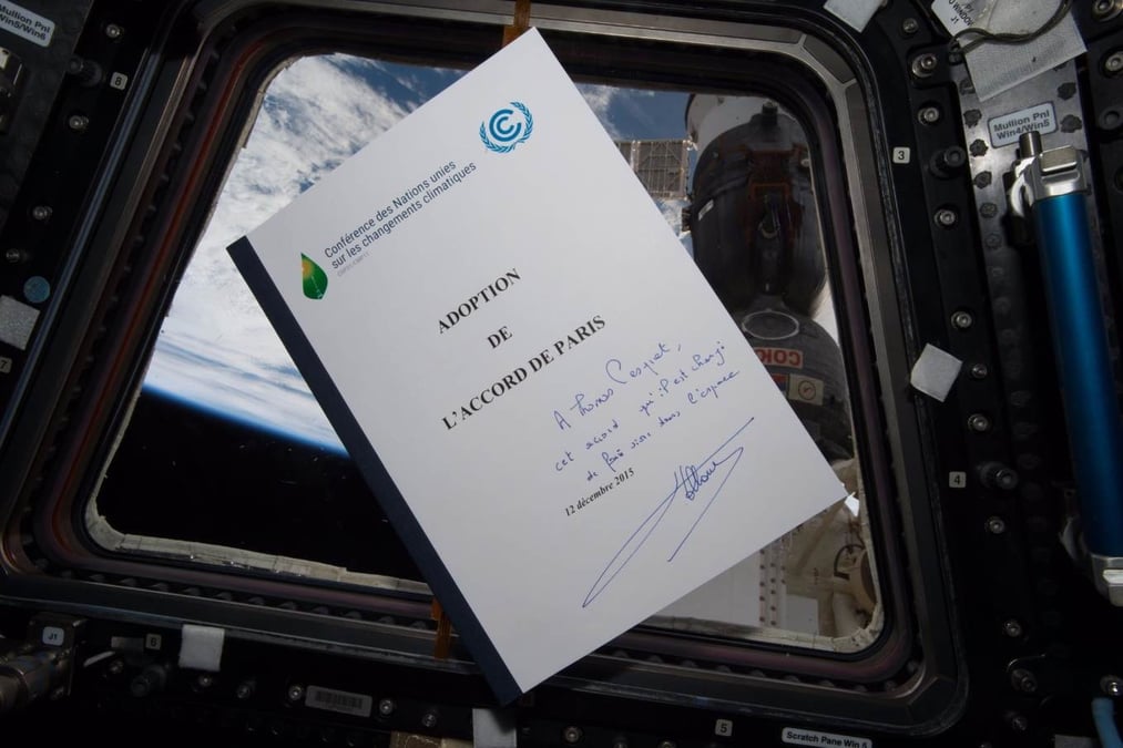L'astronaute Thomas Pesquet avait emporté l'Accord de Paris à bord de l'ISS. "Le chgt clim est réel et visible depuis l'ISS : certains devraient faire le voyage", écrit-il sur Twiter.