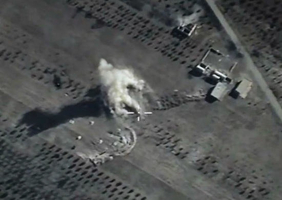 L'armée de l'air russe a pris pour cible trois convois djihadistes.